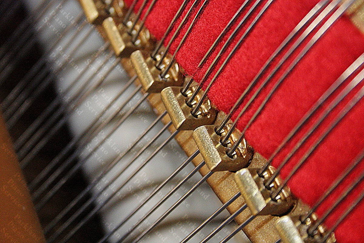 Replacement trichord piano strings